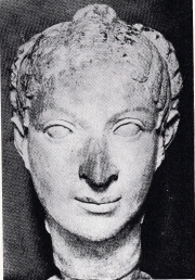 クレオパトラの像